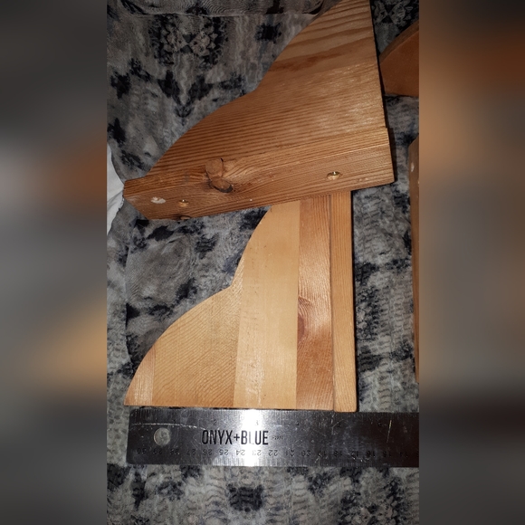 Pine brackets. - Picture 3 of 4